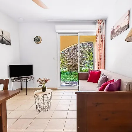 Elegant T3 Avec Terrasse & Piscine Et Parking *