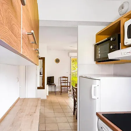 Elegant T3 Avec Terrasse & Piscine Et Parking *