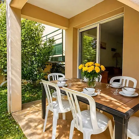 élégant T3 Avec Terrasse&piscine Et Parking *